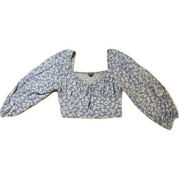 wild fable Tops - Wild Fable Women's‎ Blue Floral Smocked Puff Sleeve Crop Top Size L